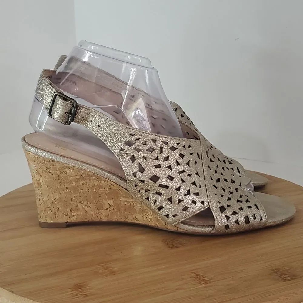 Johnston & Murphy Destiny Metallic Perforated Leather Crossstrap Wedge Sandal8.5
